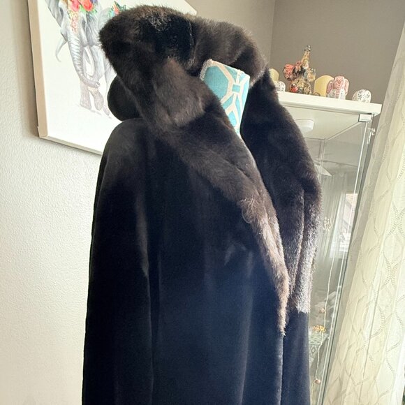GALLERY WOMENHooded Full Length Faux Fur Coat SIZE 1 X